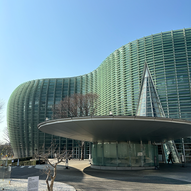 国立新美術館の外観